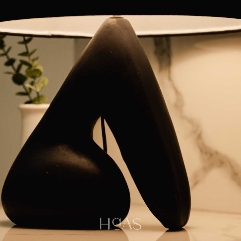 Close-up of the ARUN black table lamp's sculptural arched base